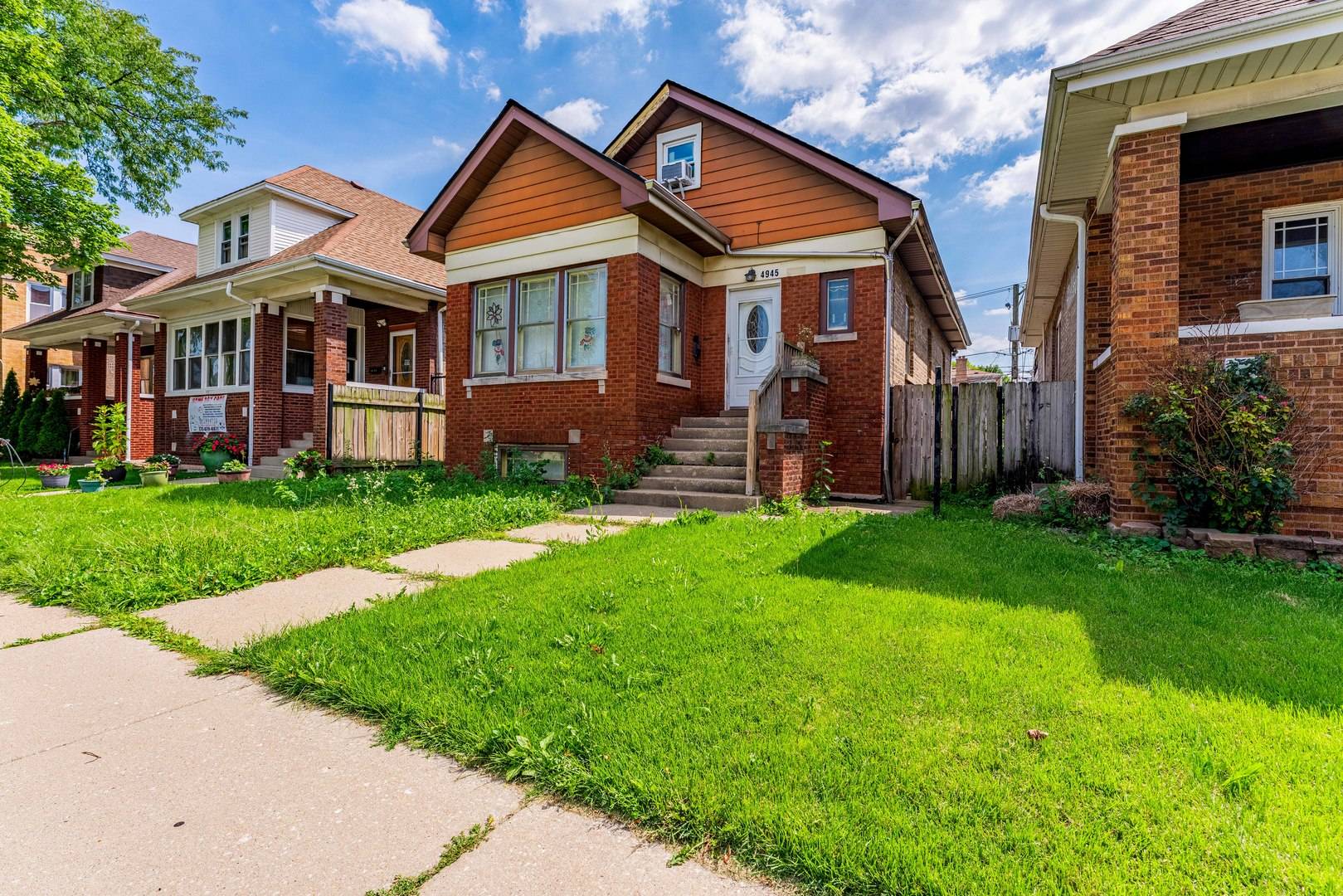 4945 W WOLFRAM ST, Chicago, IL 60641