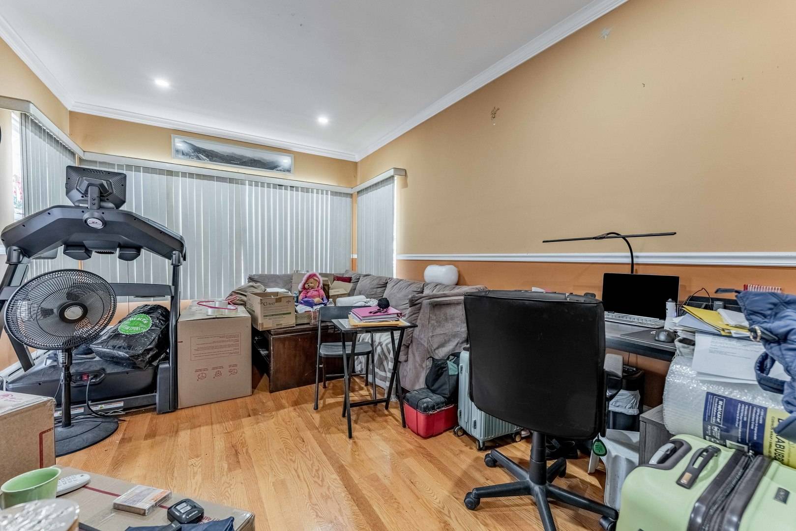 4945 W WOLFRAM ST, Chicago, IL 60641