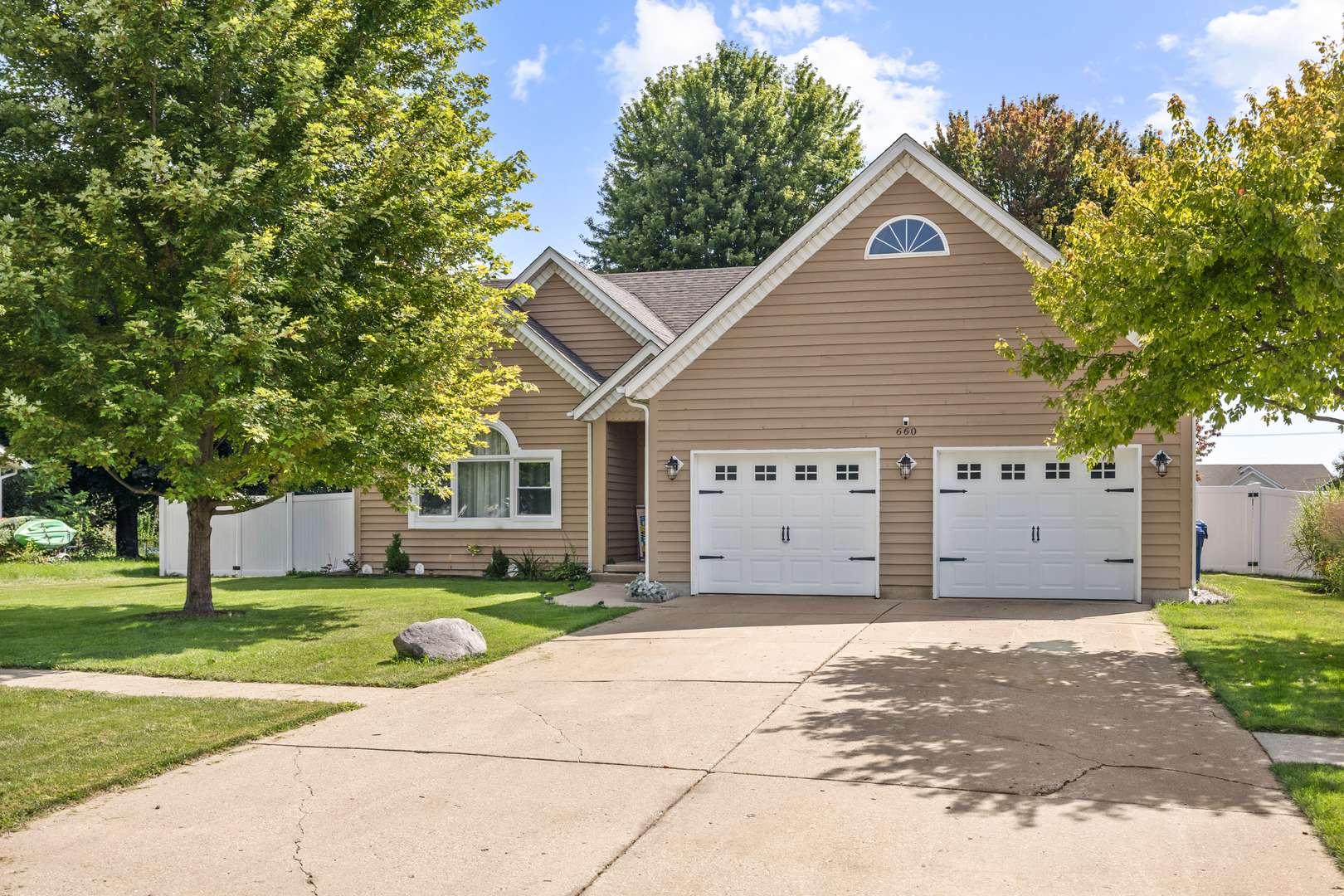 660 Louise DR, Hinckley, IL 60520