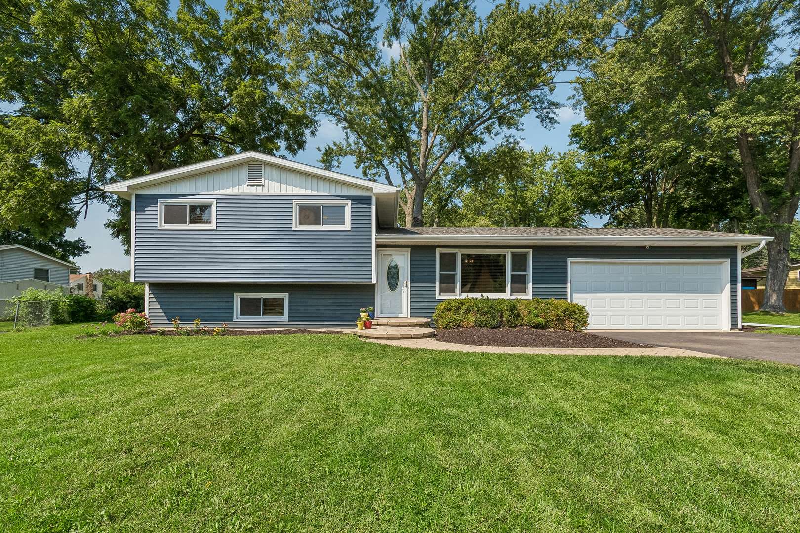10009 NW Circle DR, Richmond, IL 60071