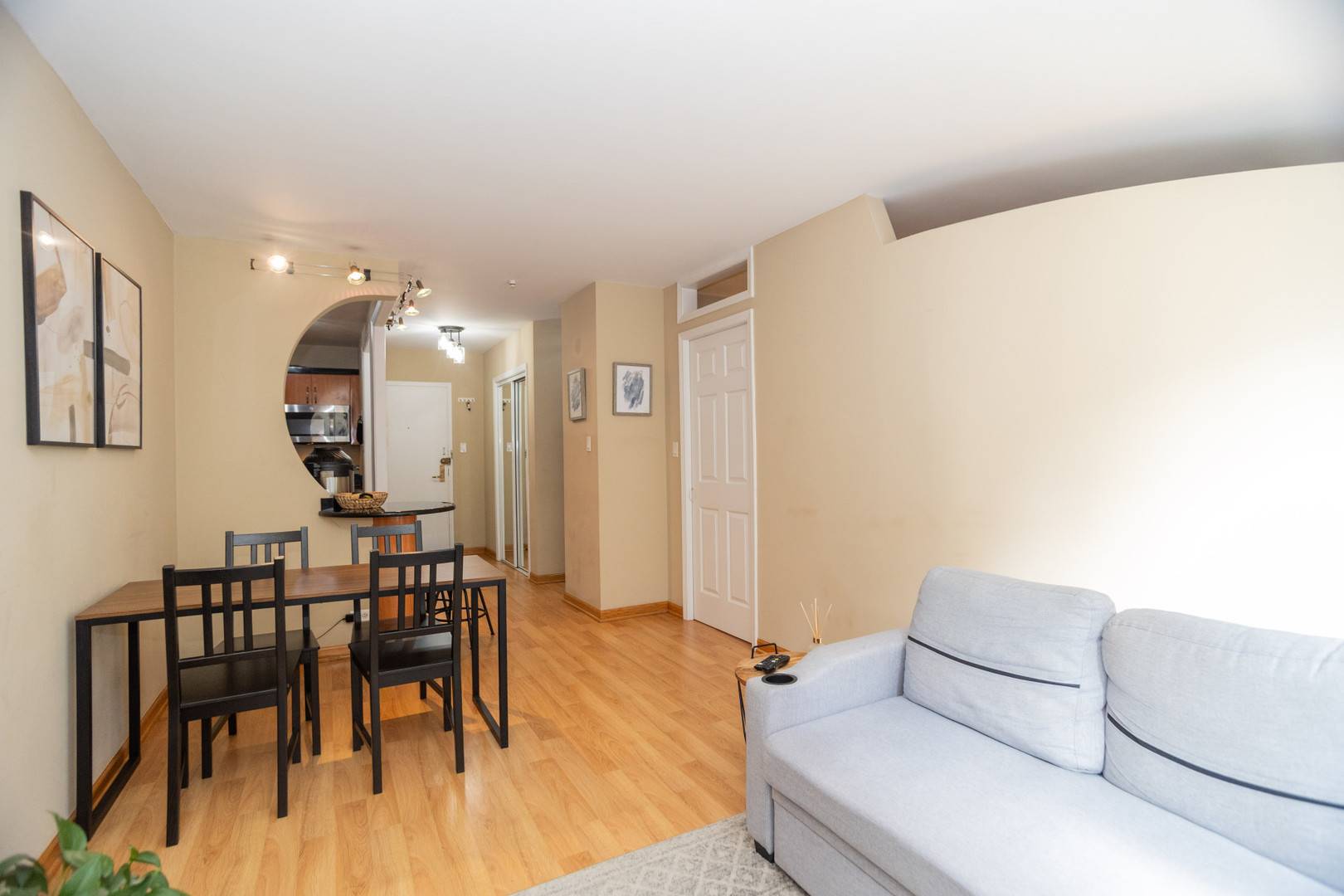 777 N Michigan AVE #2106, Chicago, IL 60611