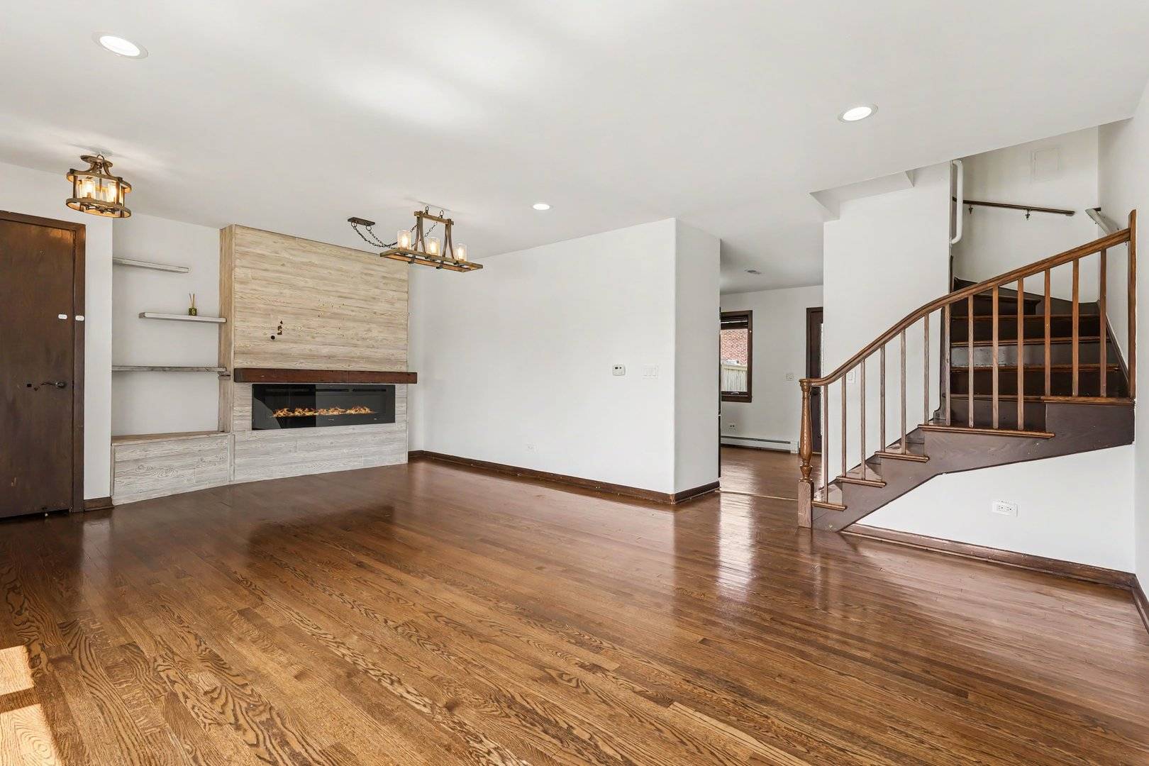 15W632 Virginia LN, Elmhurst, IL 60126