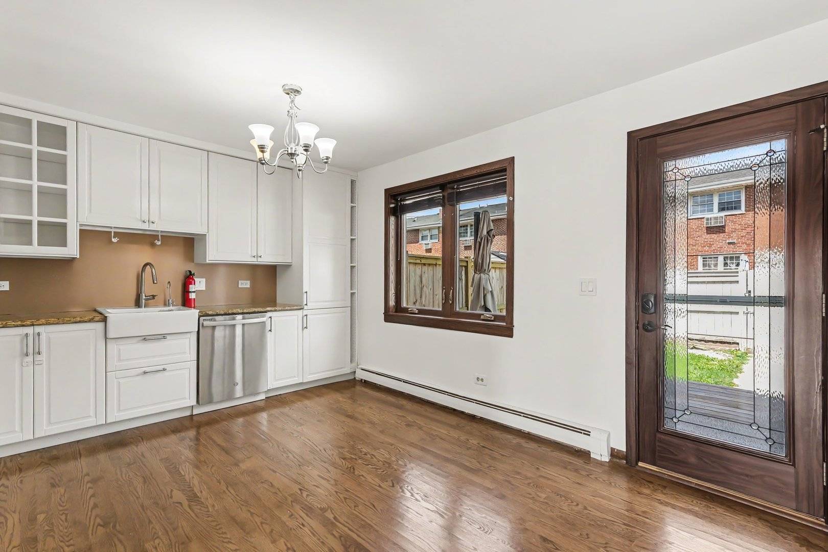 15W632 Virginia LN, Elmhurst, IL 60126