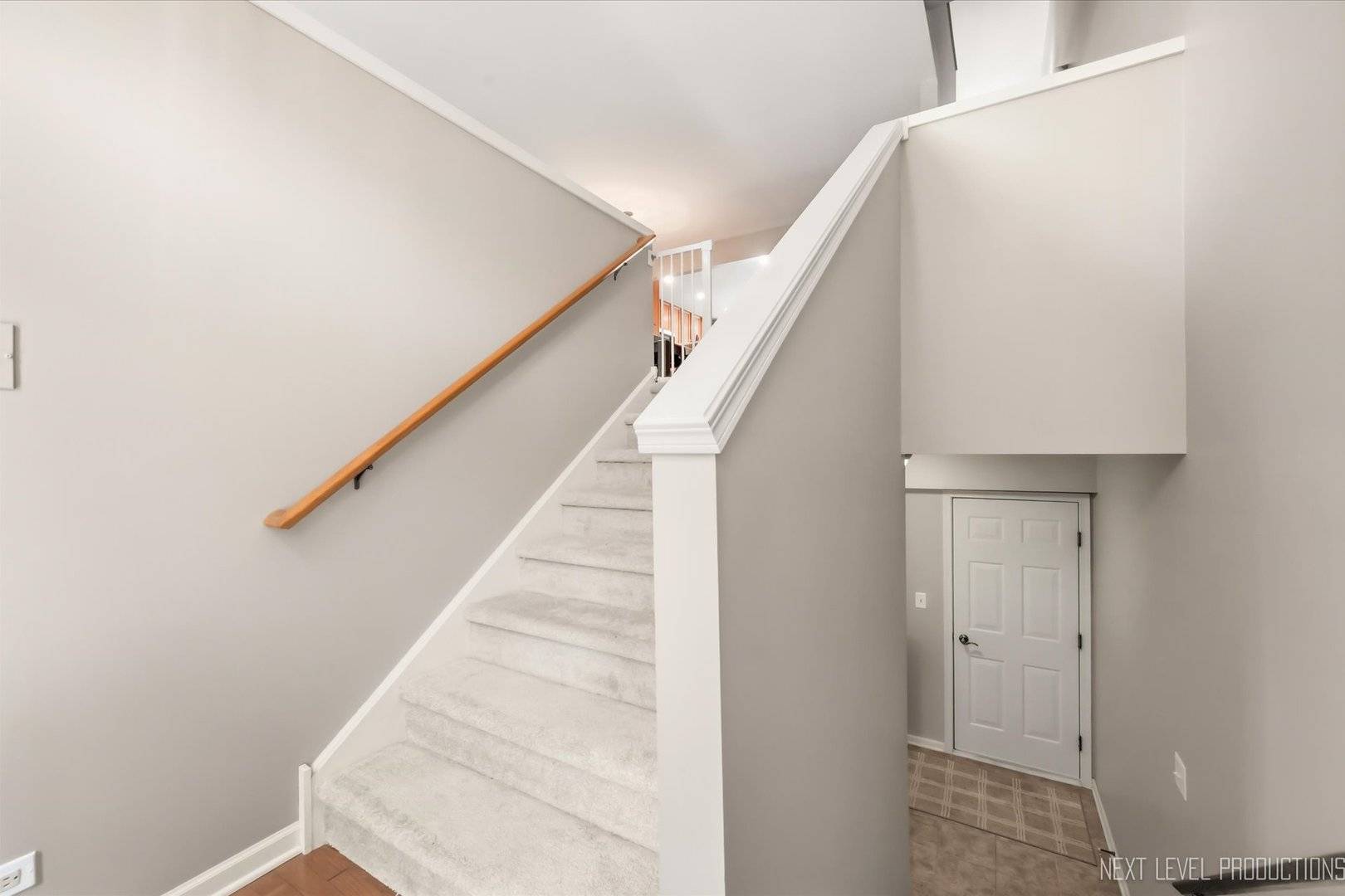 2440 Anna WAY #2440, Elgin, IL 60124