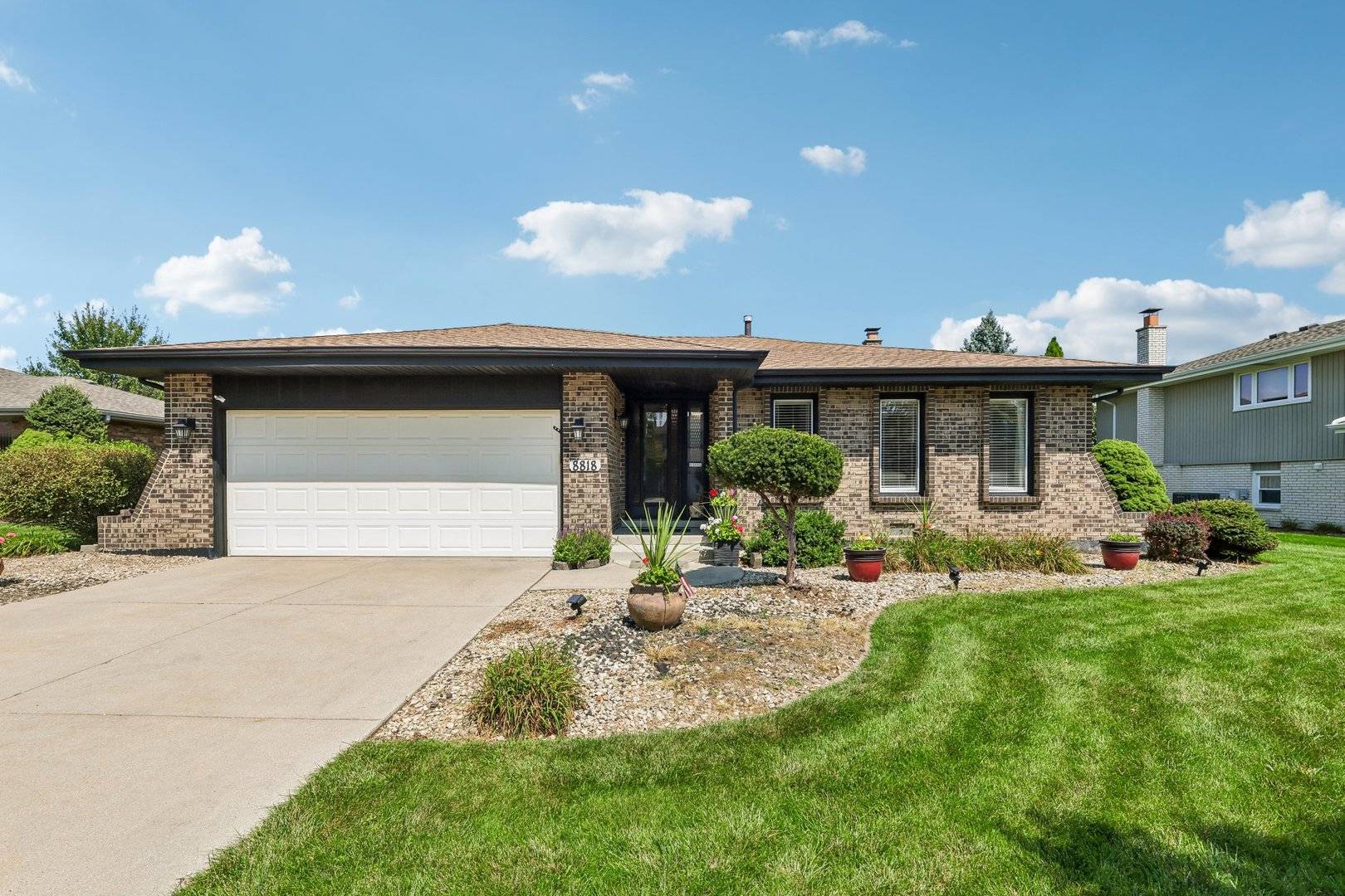 8818 172nd ST, Tinley Park, IL 60487