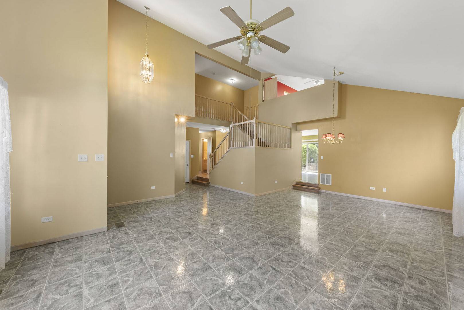4300 Carrington LN, Plainfield, IL 60586