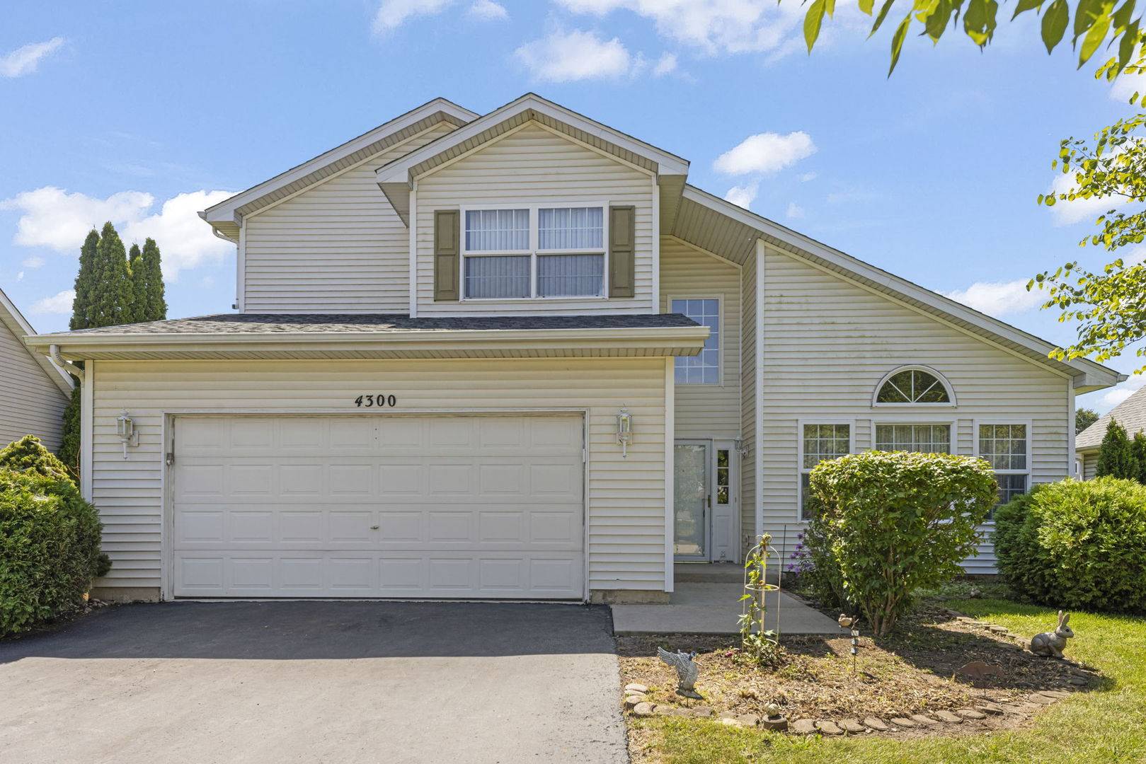 4300 Carrington LN, Plainfield, IL 60586