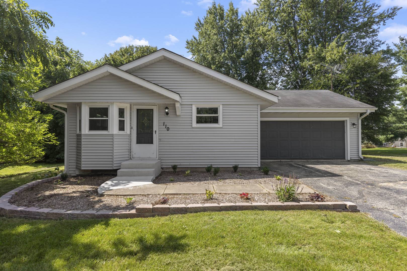 110 Poseidon LN SW, Poplar Grove, IL 61065
