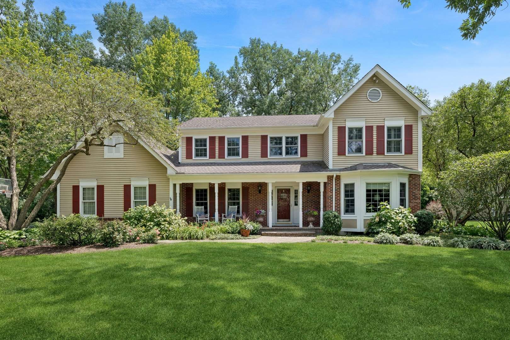 2104 Kenton LN, Libertyville, IL 60048