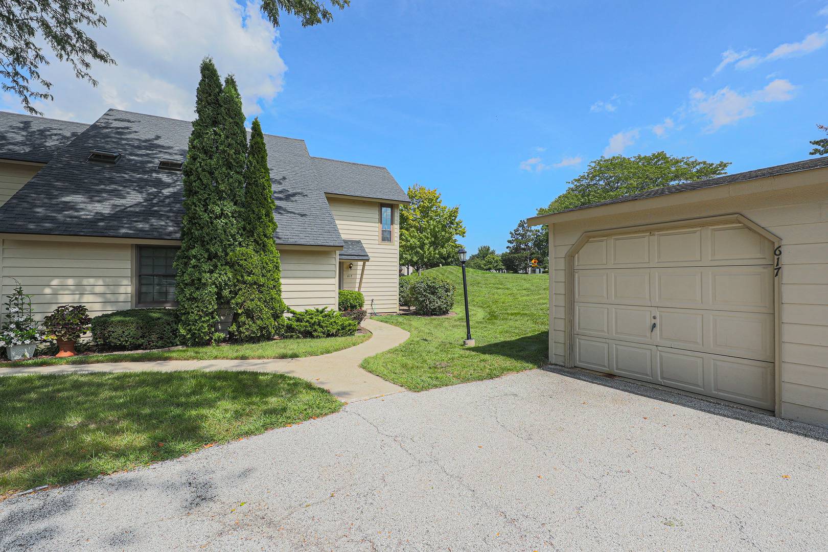617 Whitney CT #617, Gurnee, IL 60031