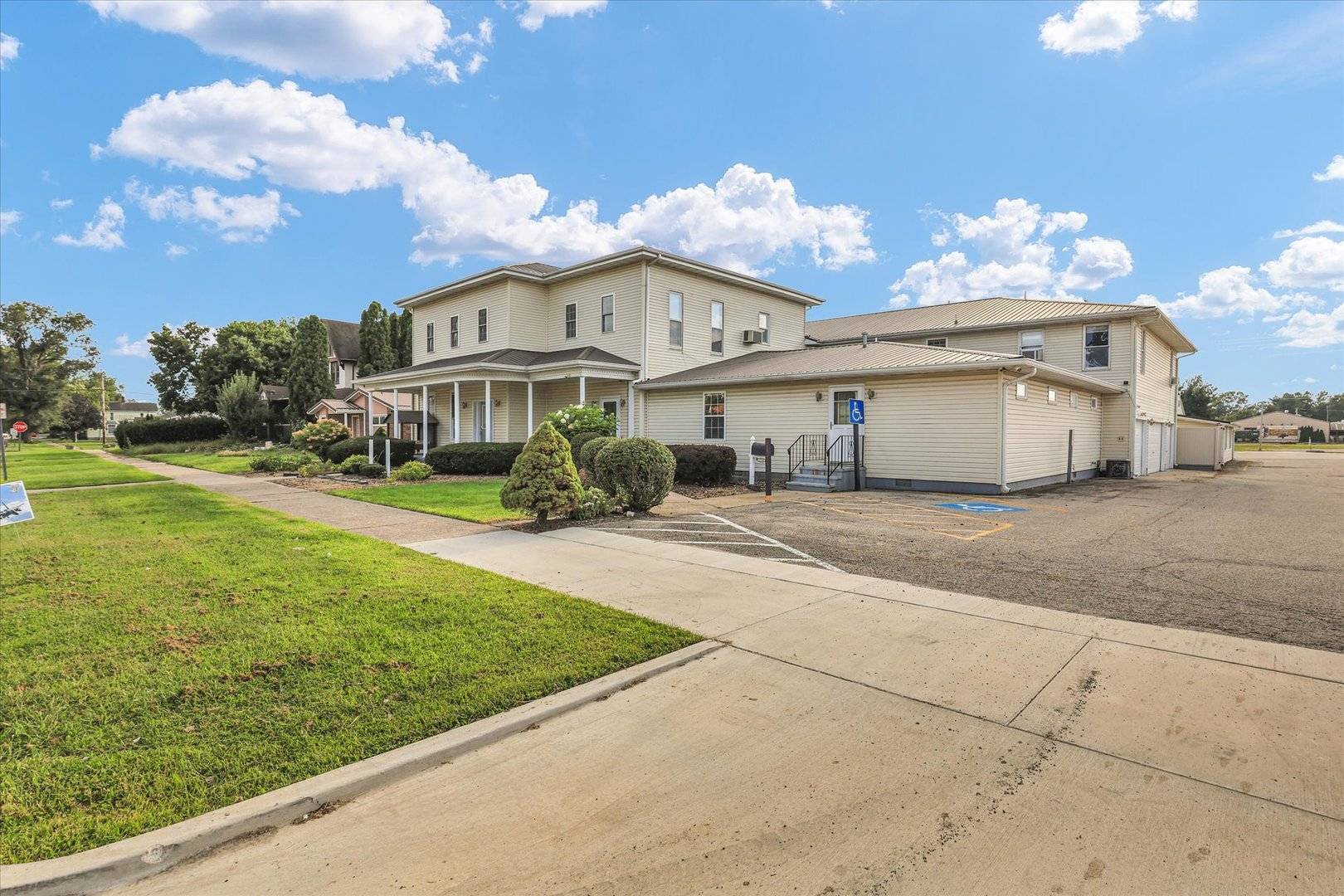 120 S Locust ST, Arcola, IL 61910