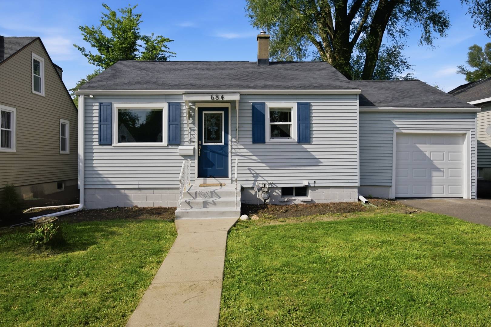 684 Cooper AVE, Elgin, IL 60120