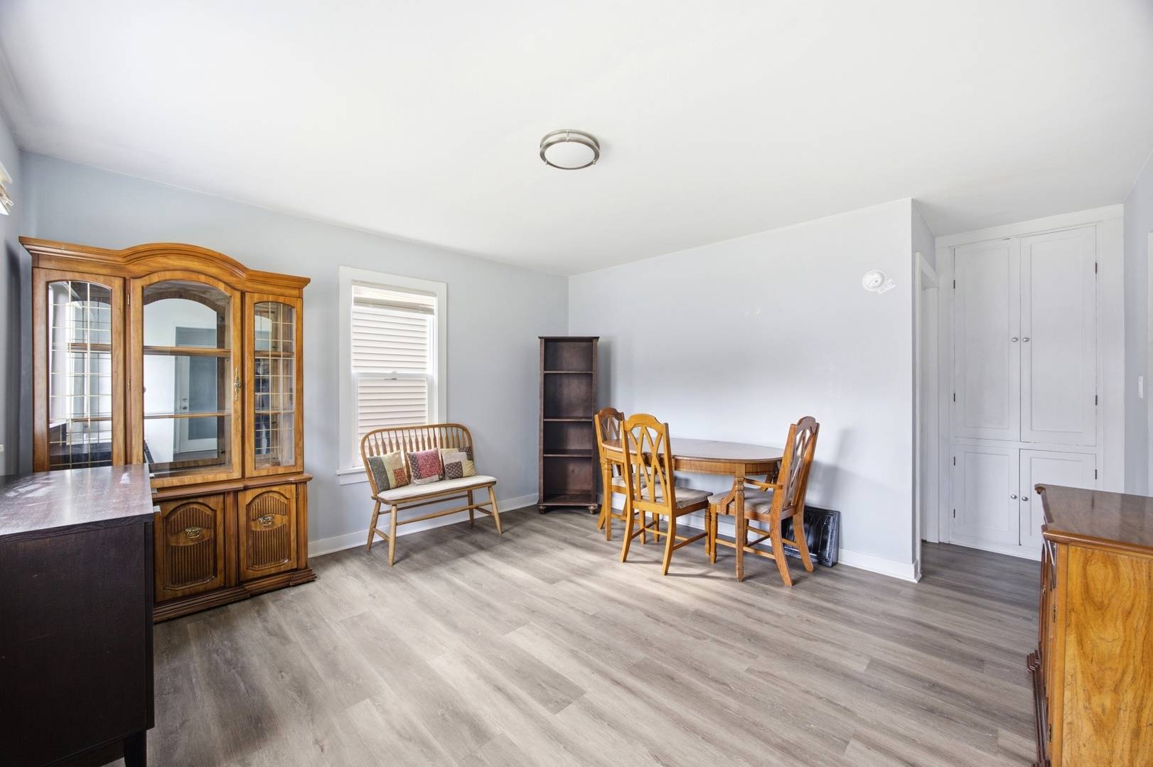 684 Cooper AVE, Elgin, IL 60120