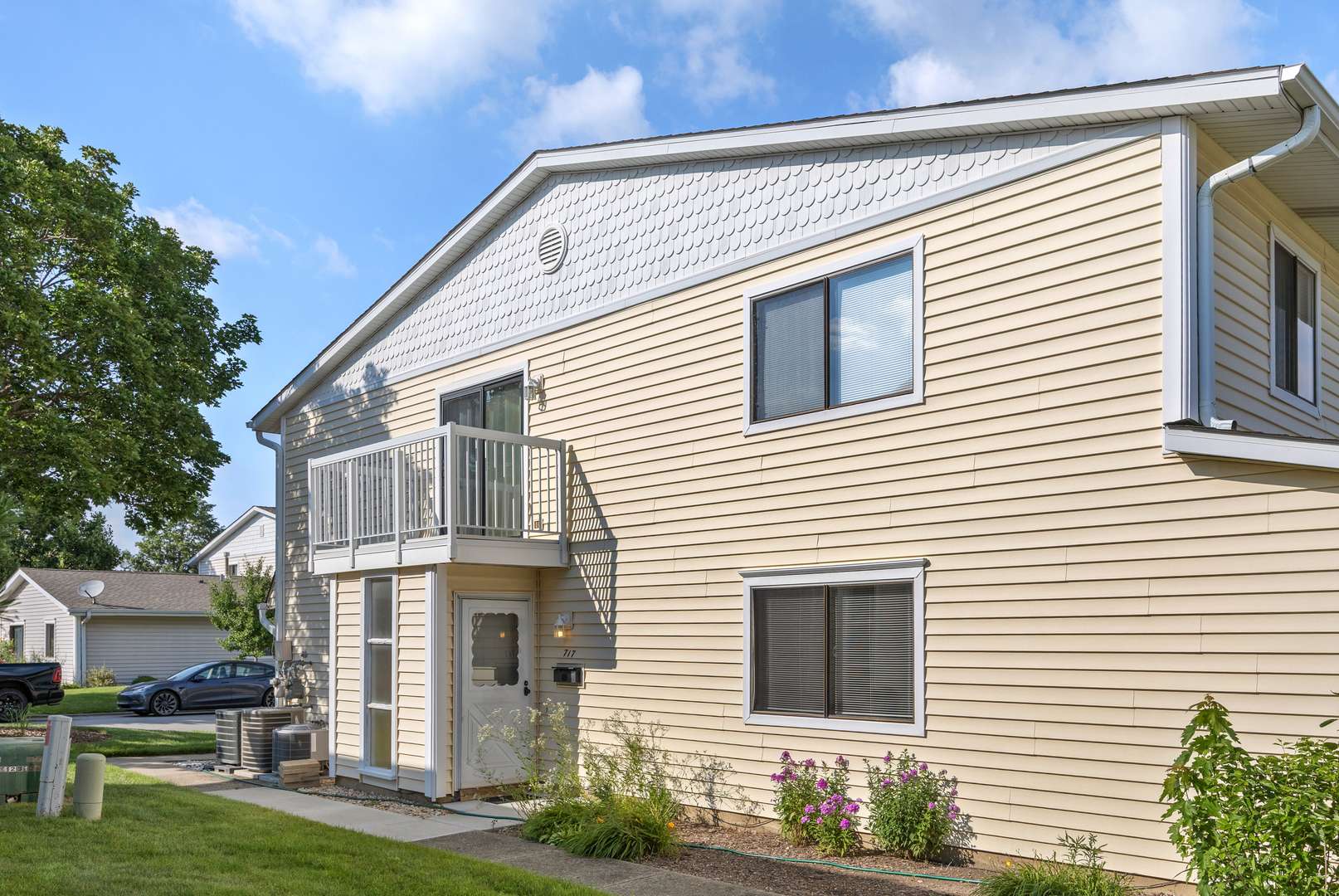 717 Whitesail DR #717, Schaumburg, IL 60194