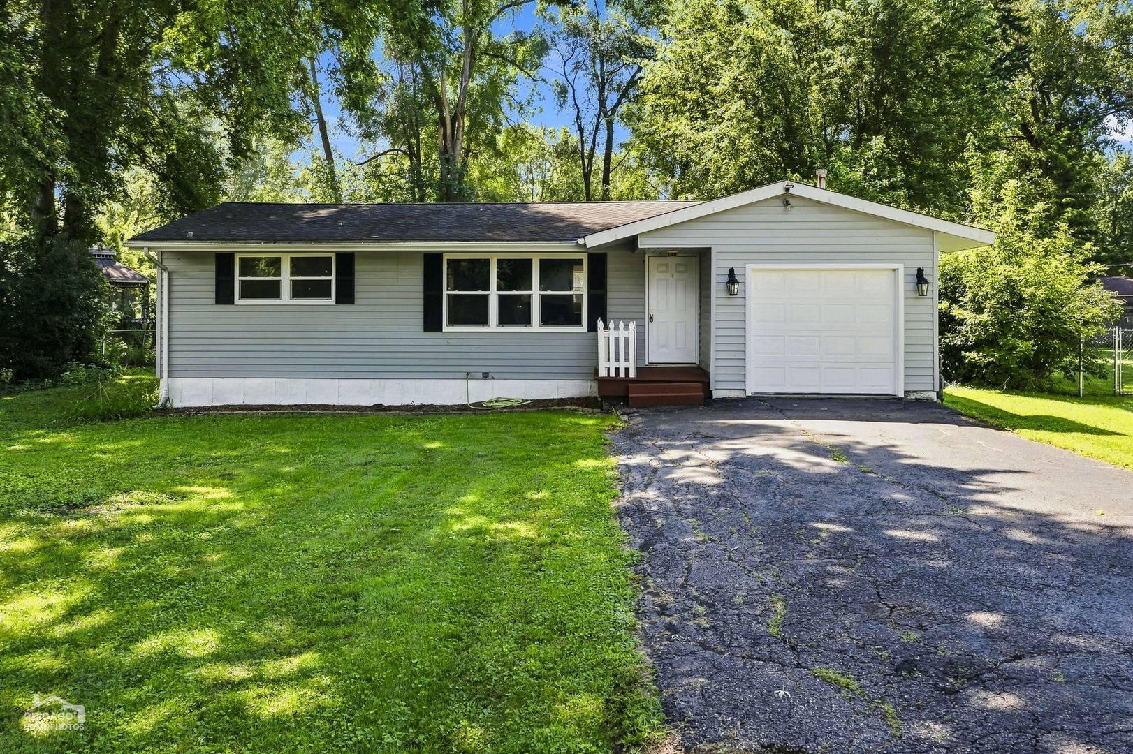 4515 Willow LN, Mchenry, IL 60050