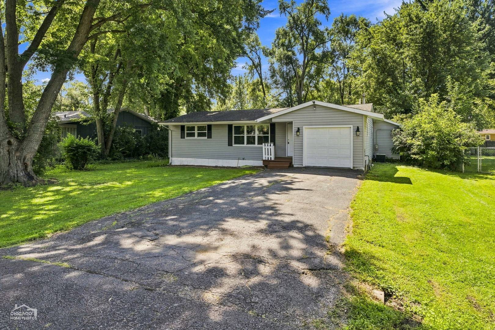 4515 Willow LN, Mchenry, IL 60050