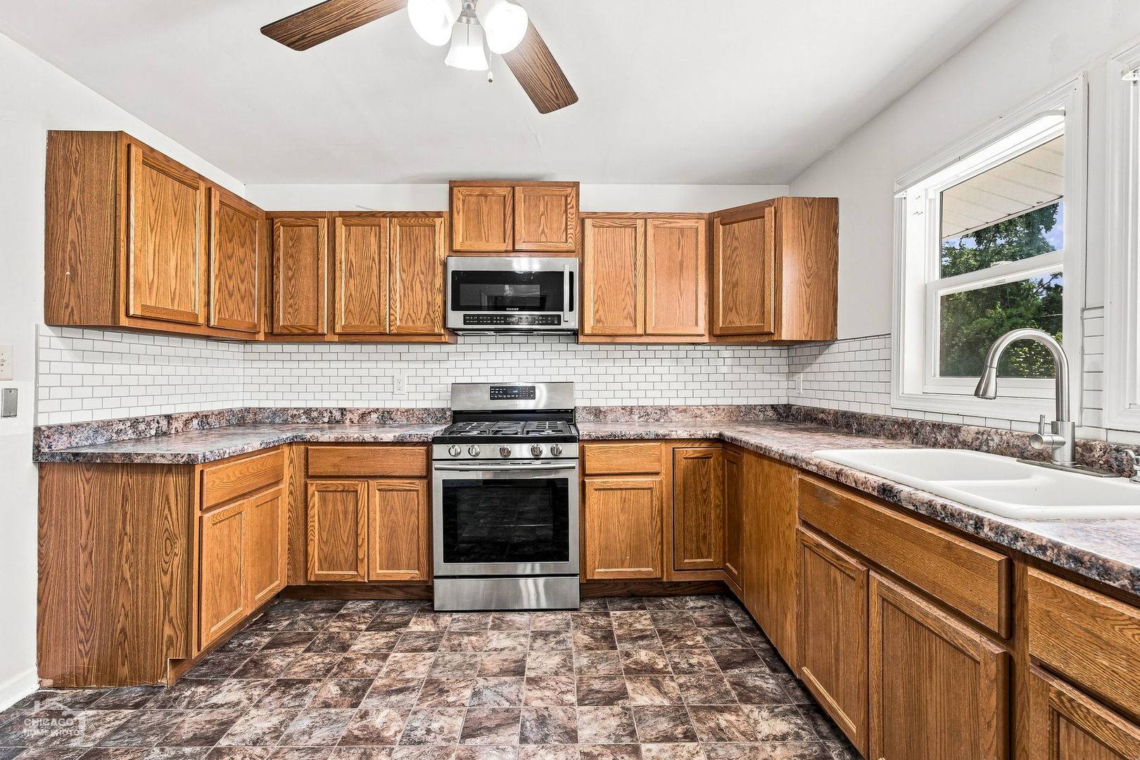 4515 Willow LN, Mchenry, IL 60050