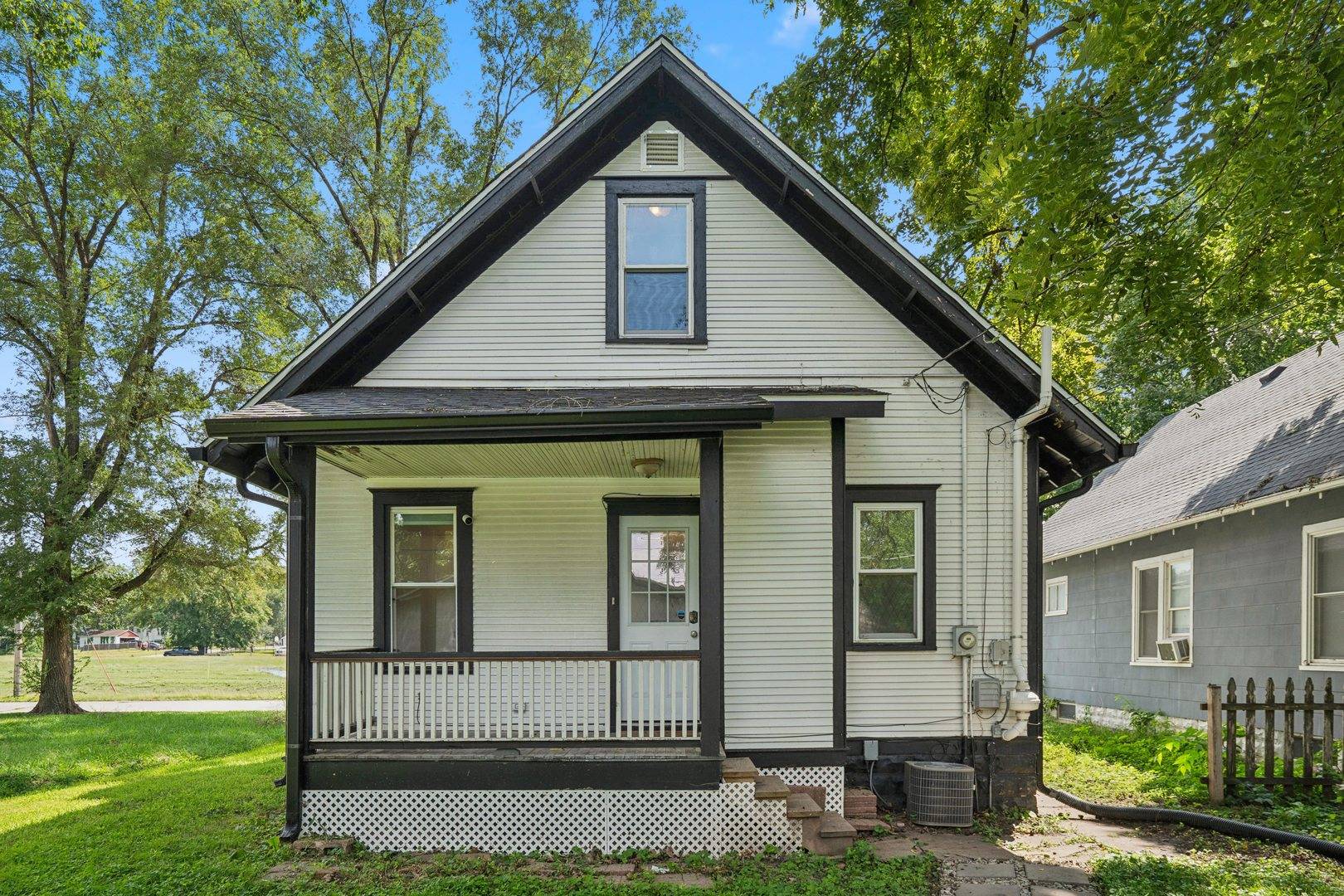913 12th AVE, Rock Island, IL 61201