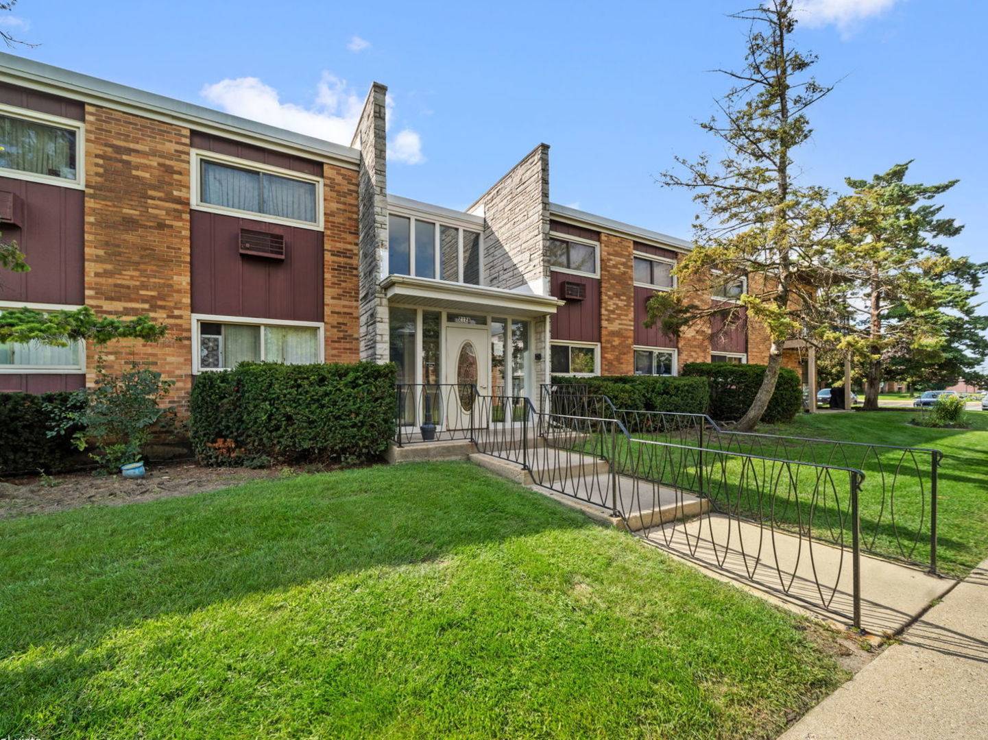 212 Collen DR #121, Lombard, IL 60148