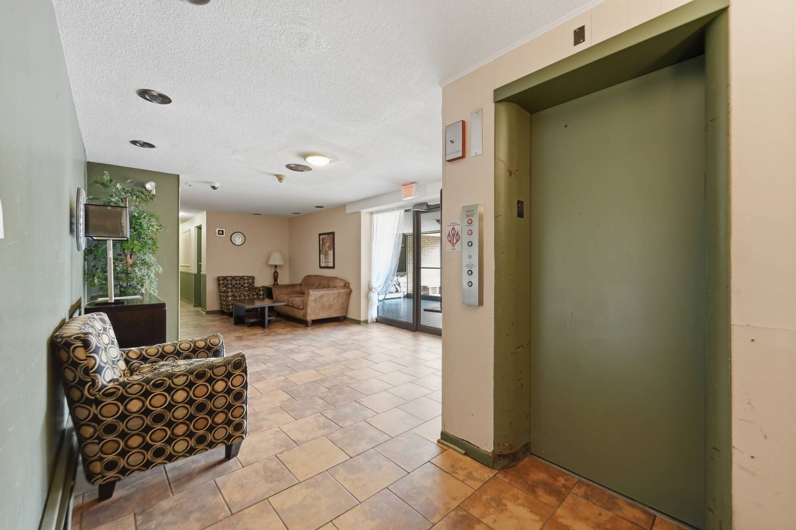 7650 W Altgeld ST #305, Elmwood Park, IL 60707