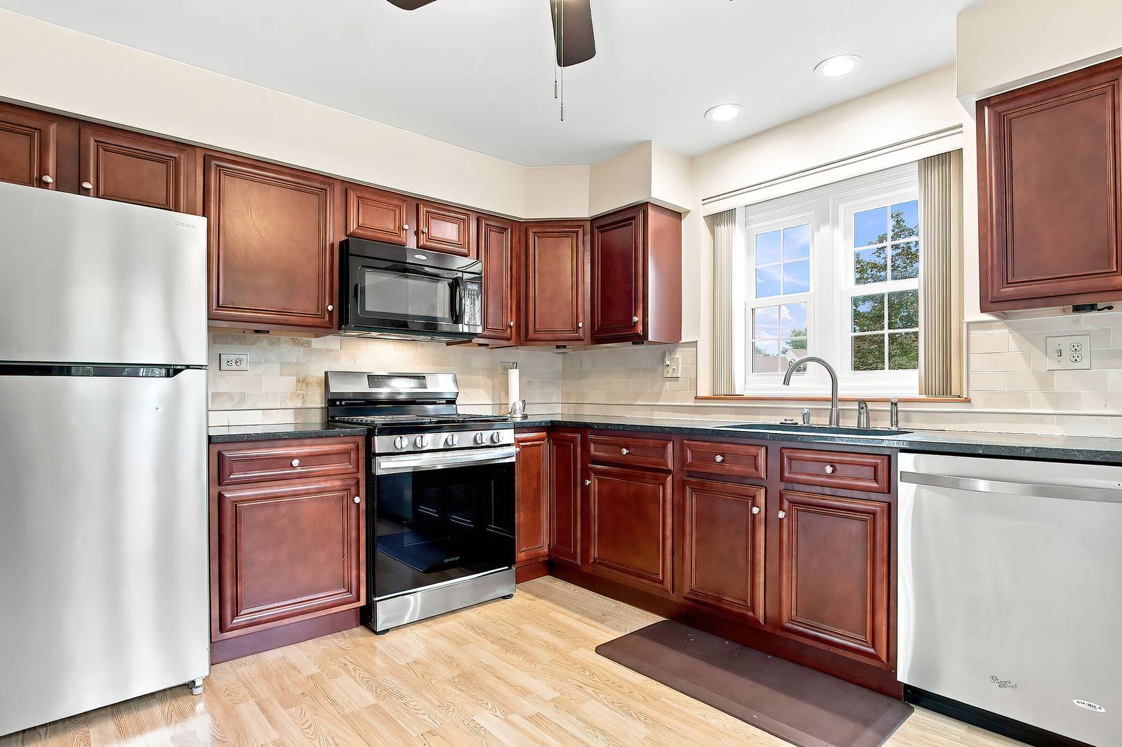 556 Park View TER #17-5, Buffalo Grove, IL 60089