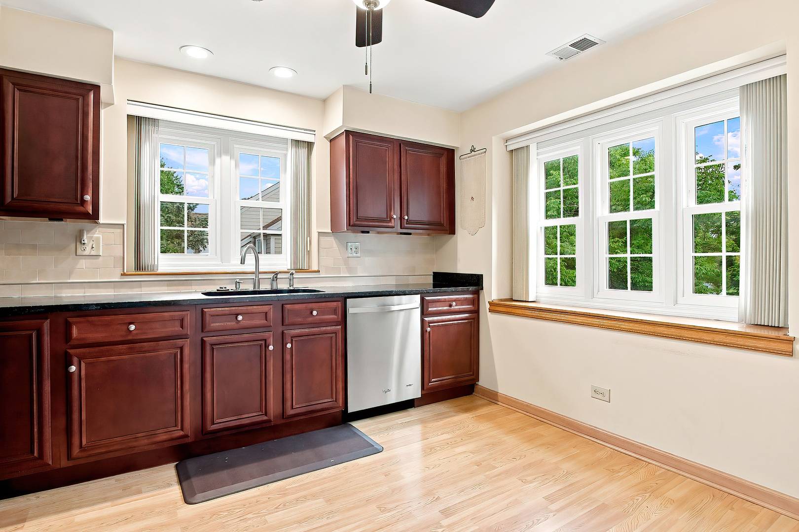 556 Park View TER #17-5, Buffalo Grove, IL 60089