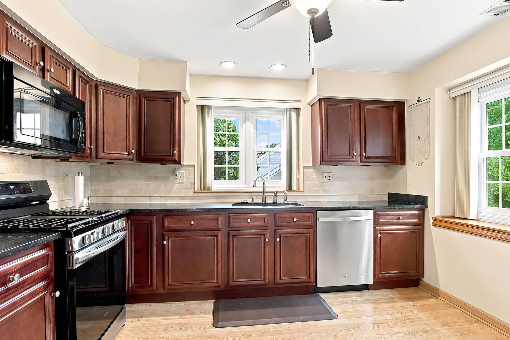 556 Park View TER #17-5, Buffalo Grove, IL 60089