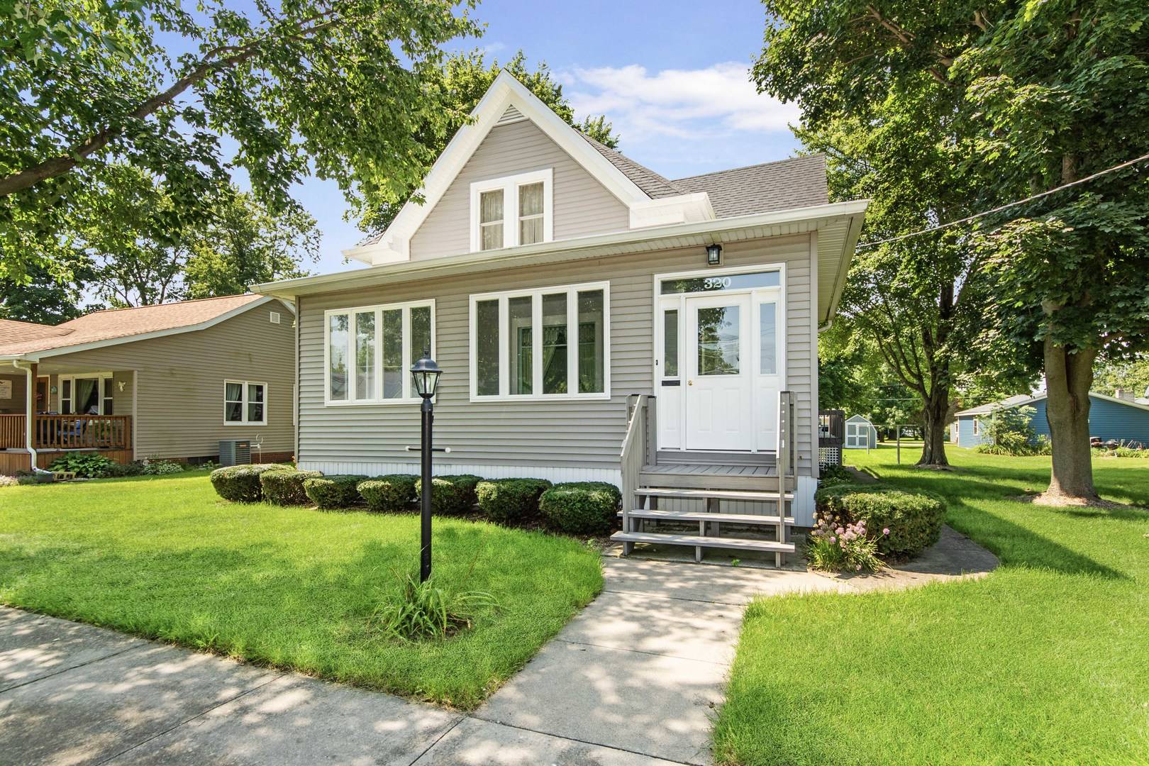 320 Walnut ST, Minonk, IL 61760