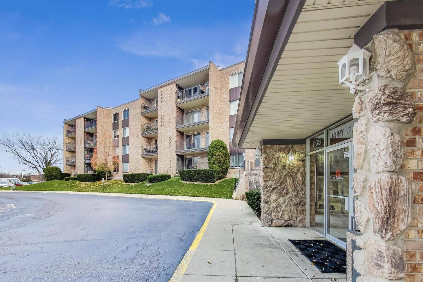 1101 S Hunt Club DR #204, Mount Prospect, IL 60056