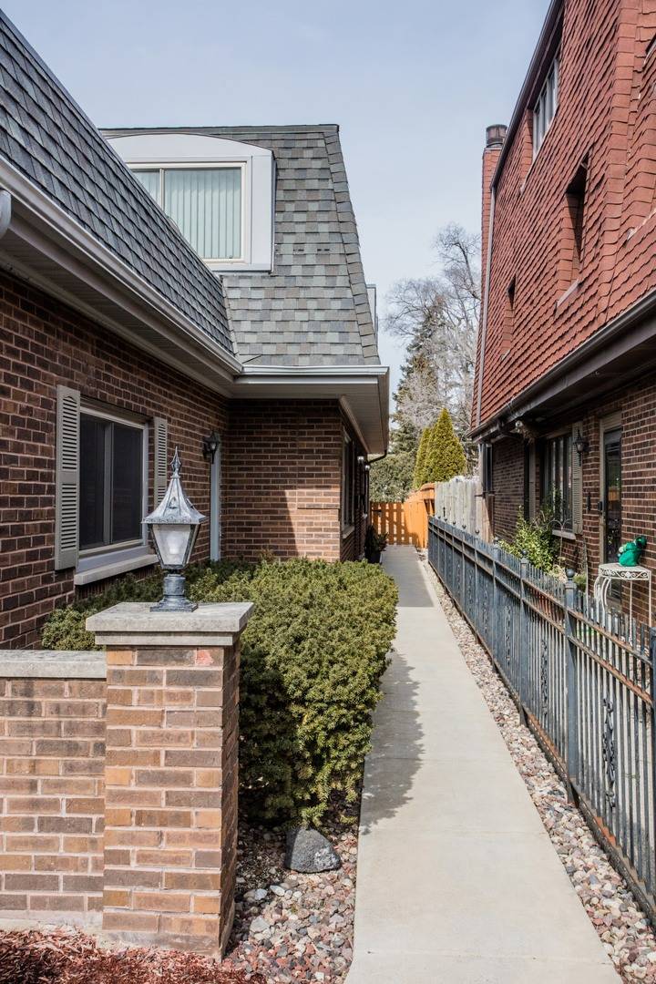 431 N Northwest HWY #B, Park Ridge, IL 60068