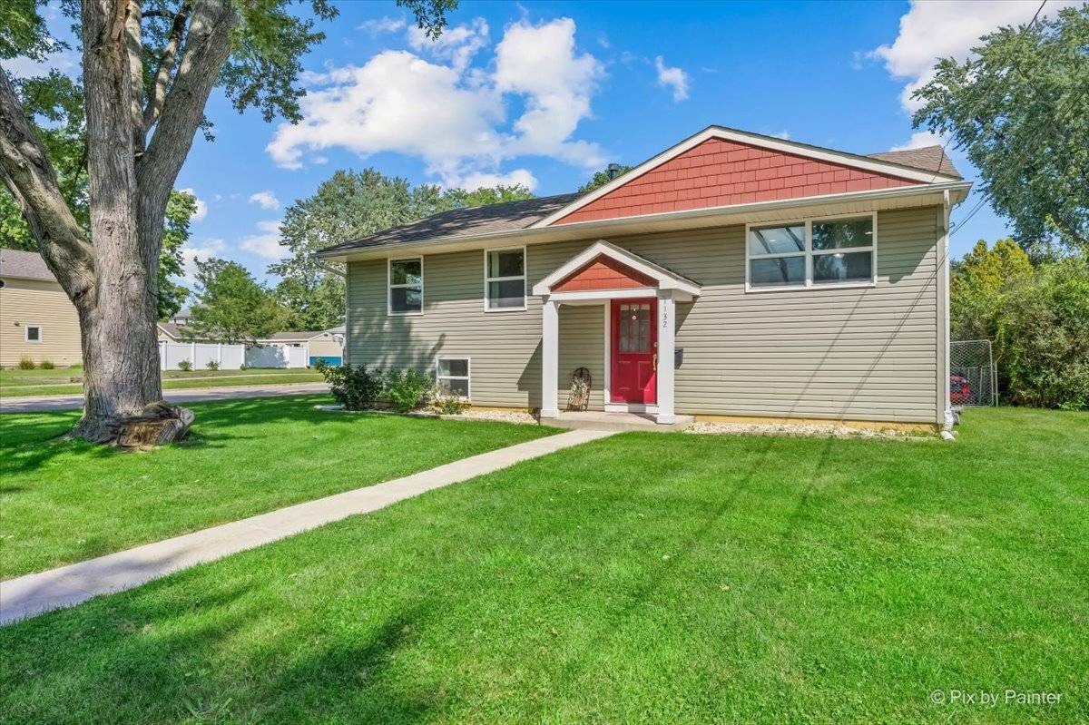 1132 Queen Anne ST, Woodstock, IL 60098