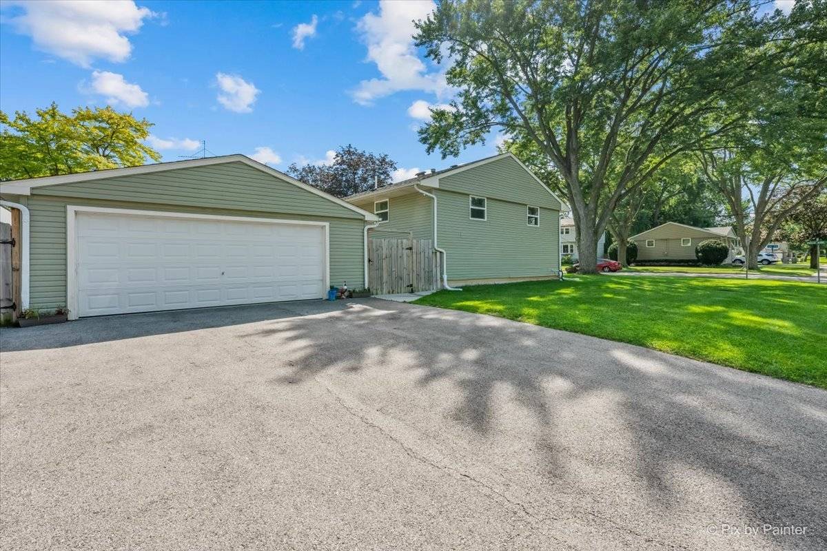 1132 Queen Anne ST, Woodstock, IL 60098