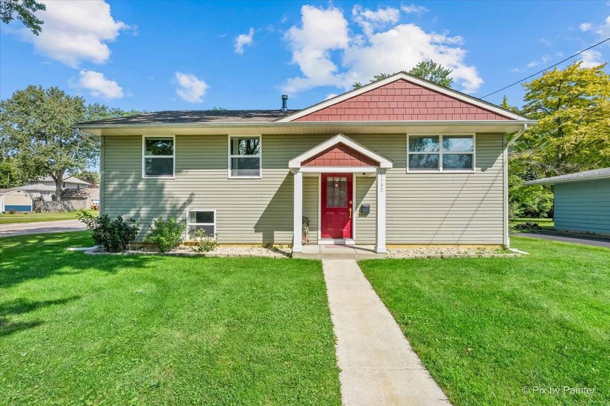 1132 Queen Anne ST, Woodstock, IL 60098