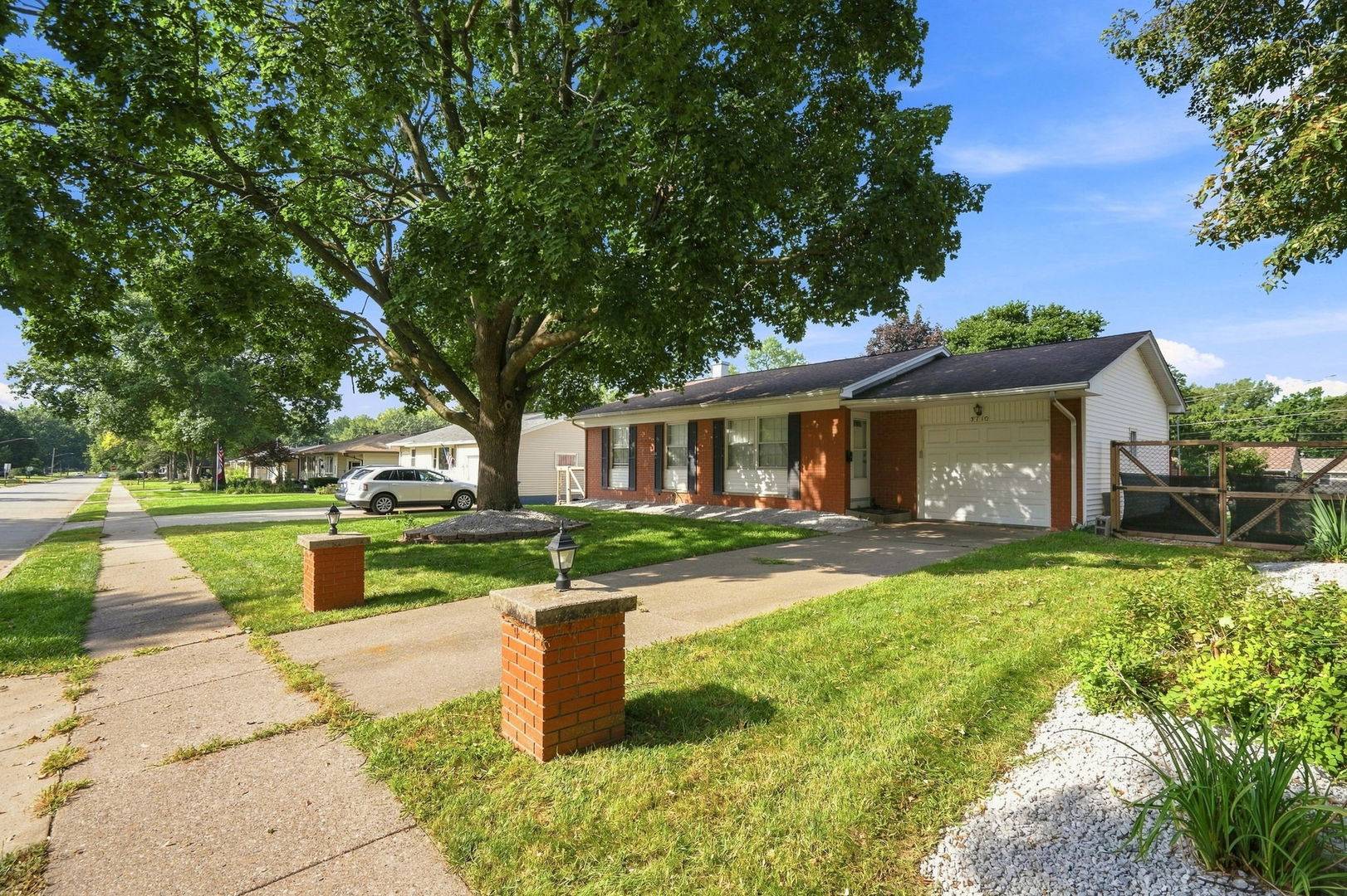 3710 N PINE ST, Davenport, IA 52806