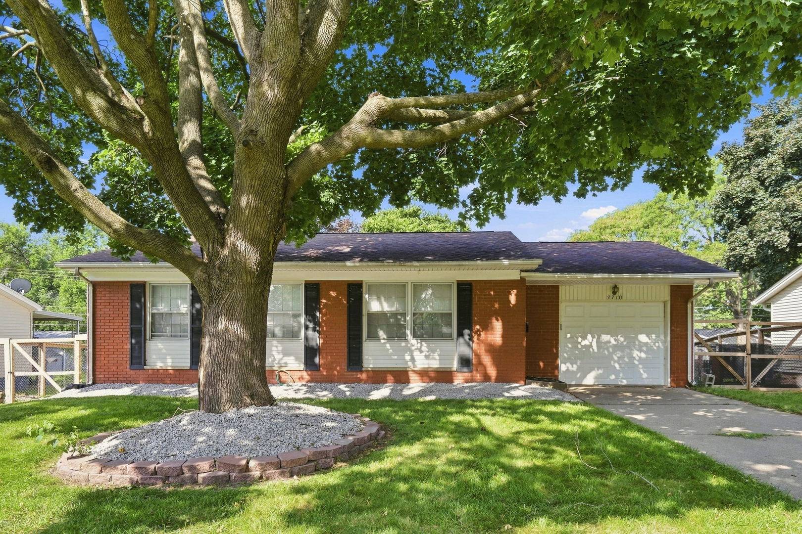3710 N PINE ST, Davenport, IA 52806