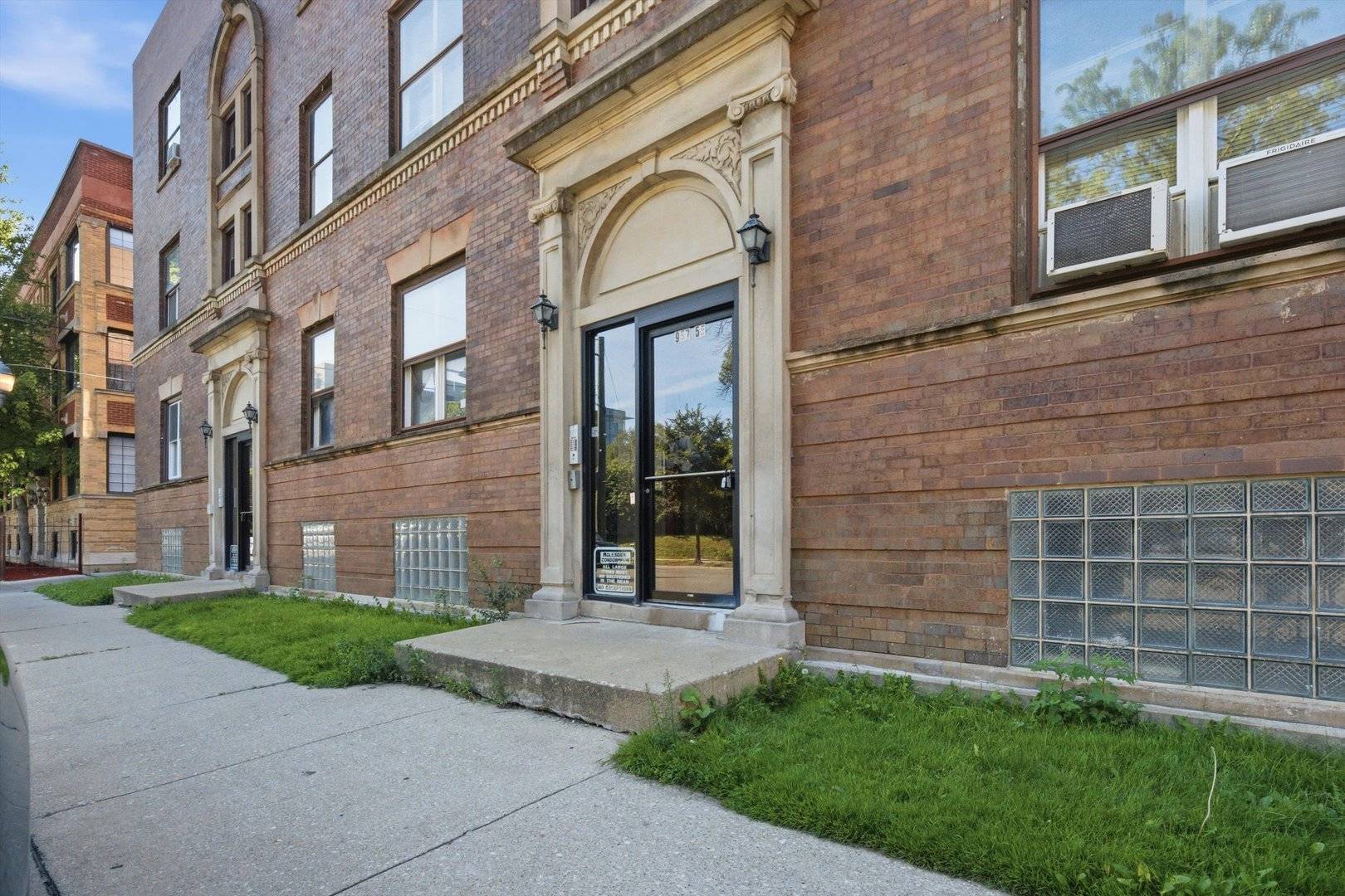 955 E 61st ST #1, Chicago, IL 60637