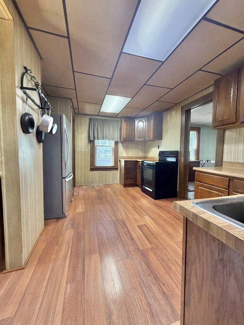 114 E Lake ST, Ashkum, IL 60911