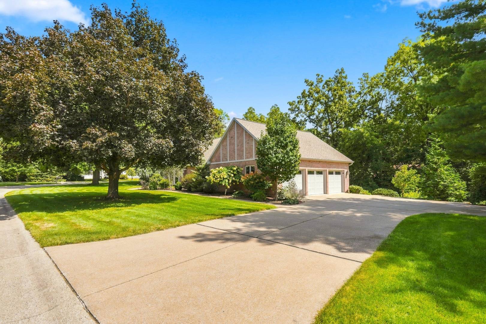 2700 11th Street CT, Moline, IL 61265