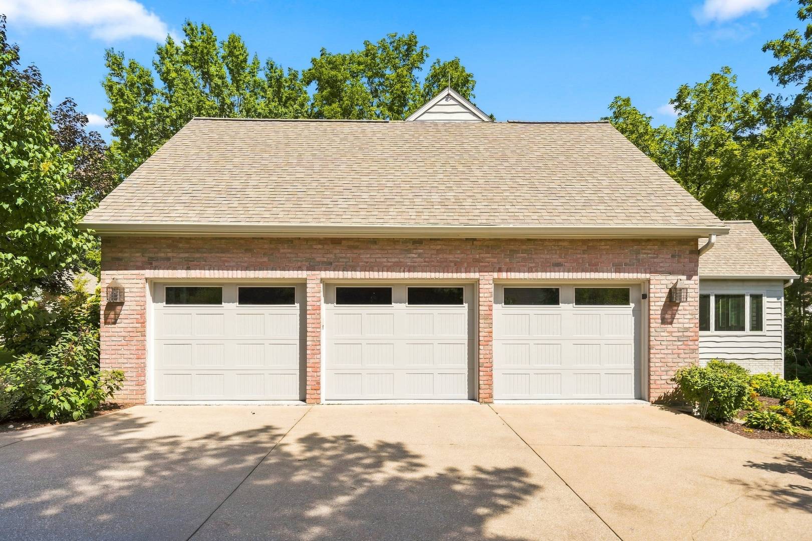 2700 11th Street CT, Moline, IL 61265