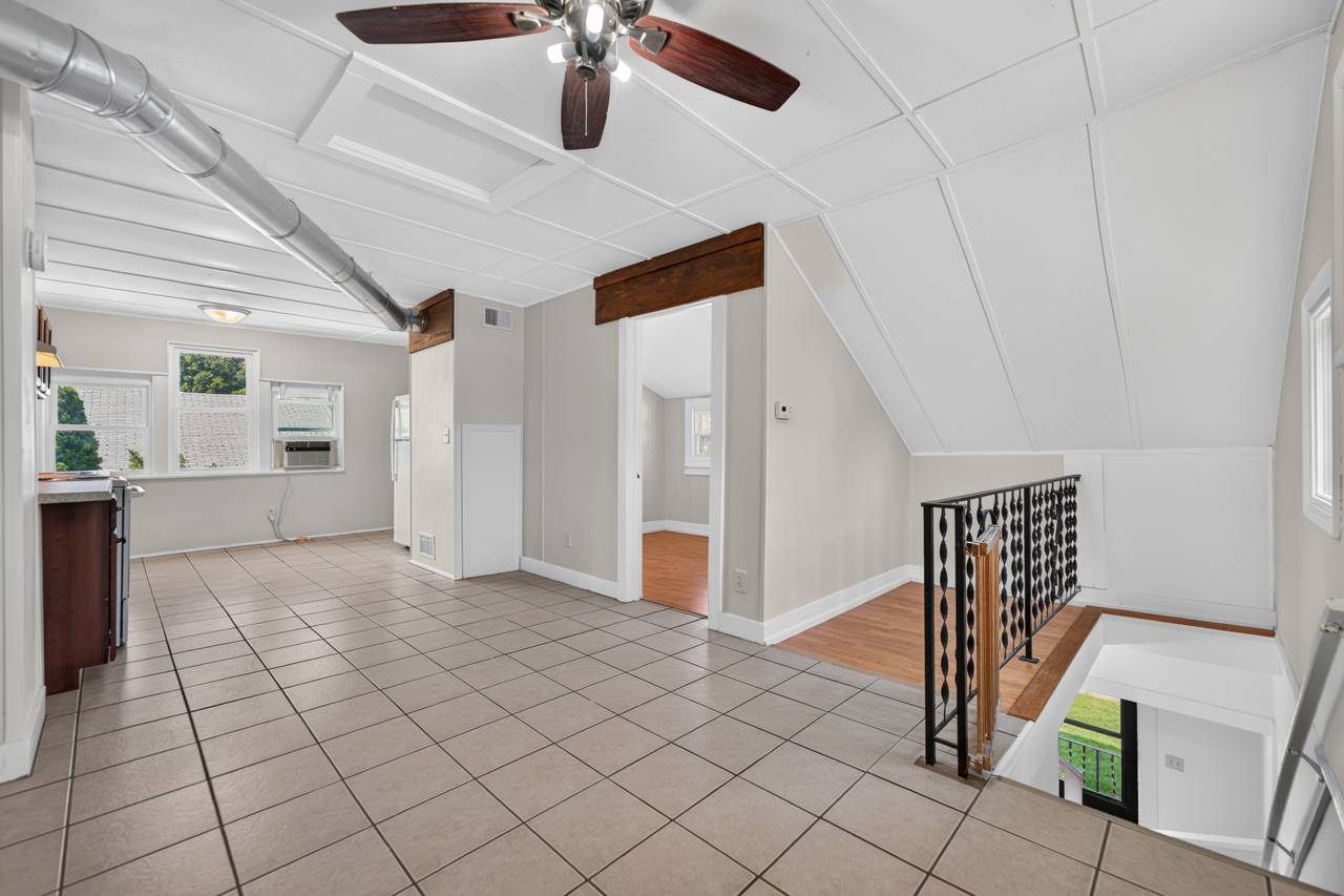 110 W 3rd ST, Belvidere, IL 61008