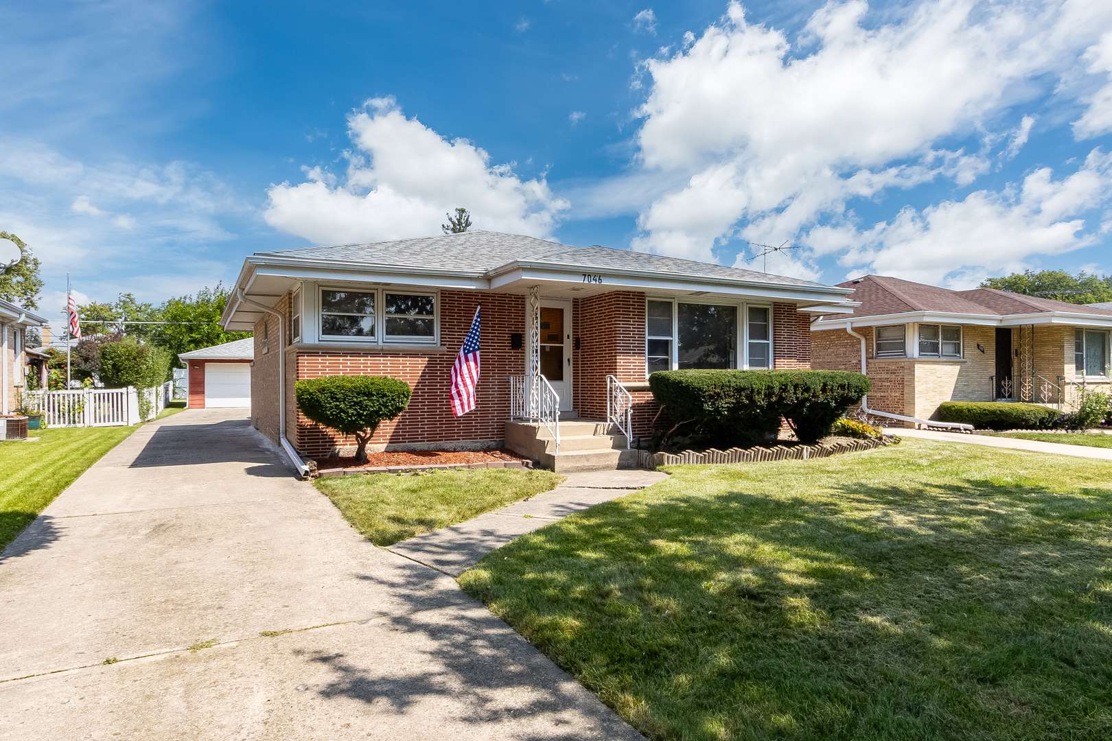 7046 W Cleveland ST, Niles, IL 60714