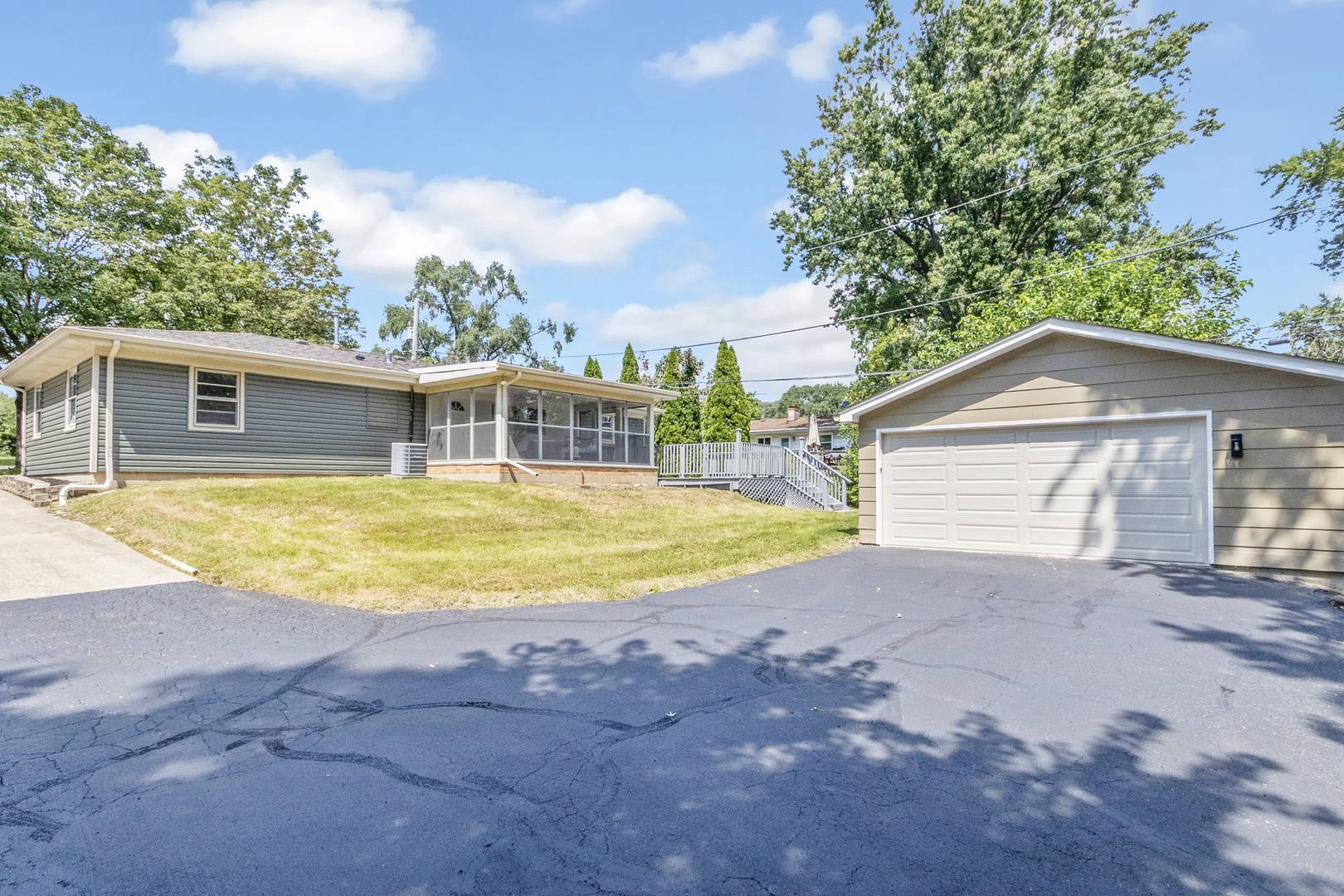 646 Mount Vernon PL, Batavia, IL 60510