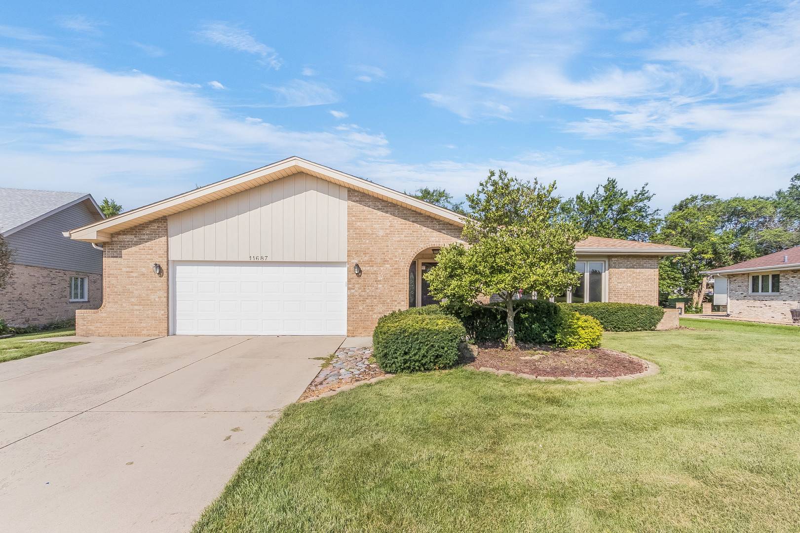 11687 Valley Brook DR, Orland Park, IL 60467