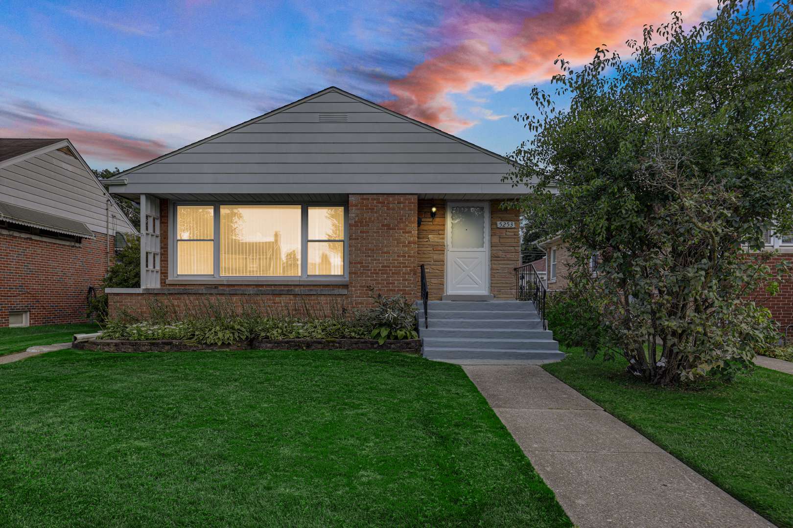 5253 Davis ST, Skokie, IL 60076