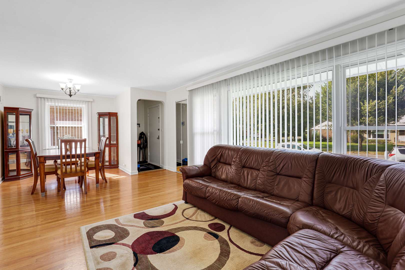 5253 Davis ST, Skokie, IL 60076