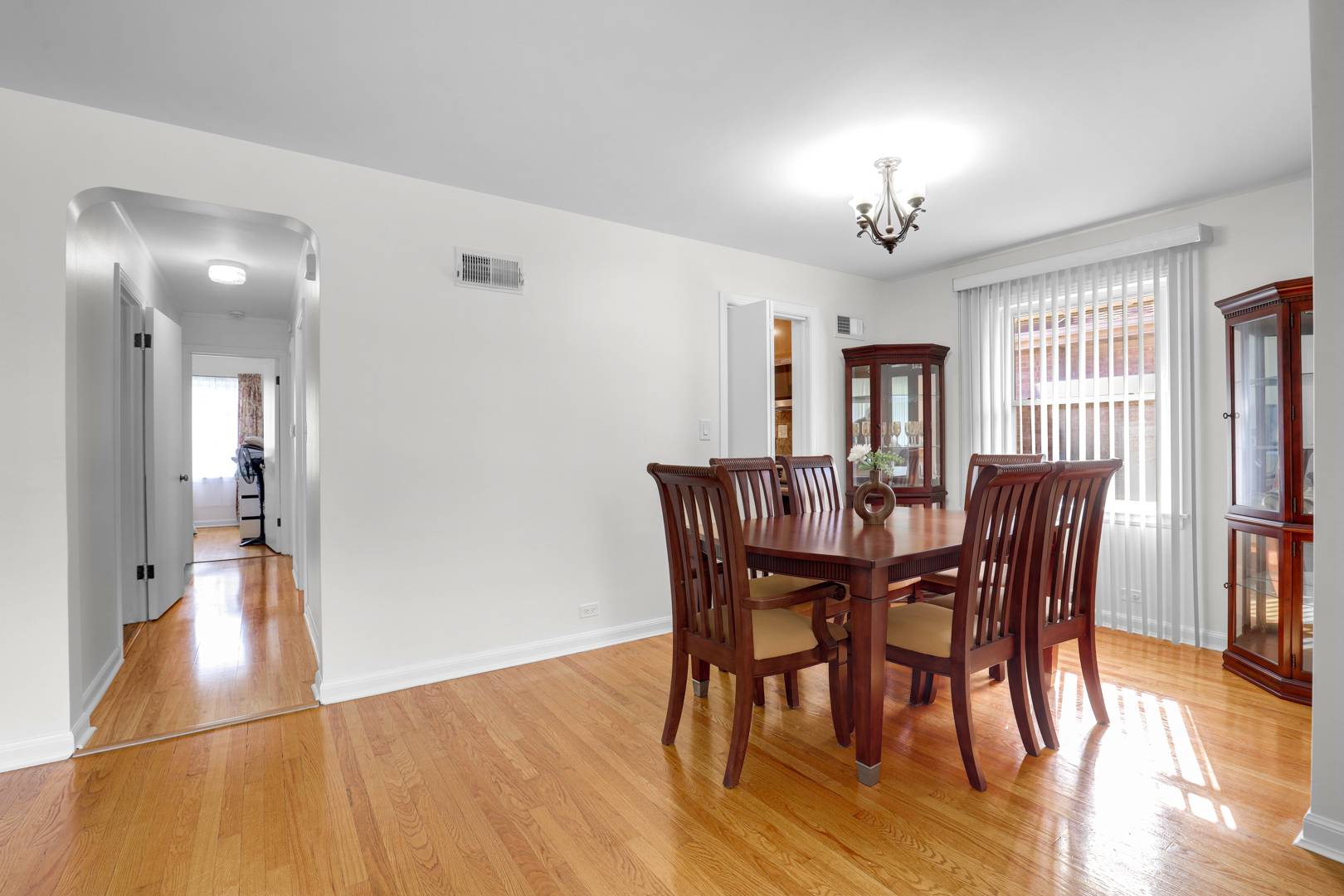 5253 Davis ST, Skokie, IL 60076