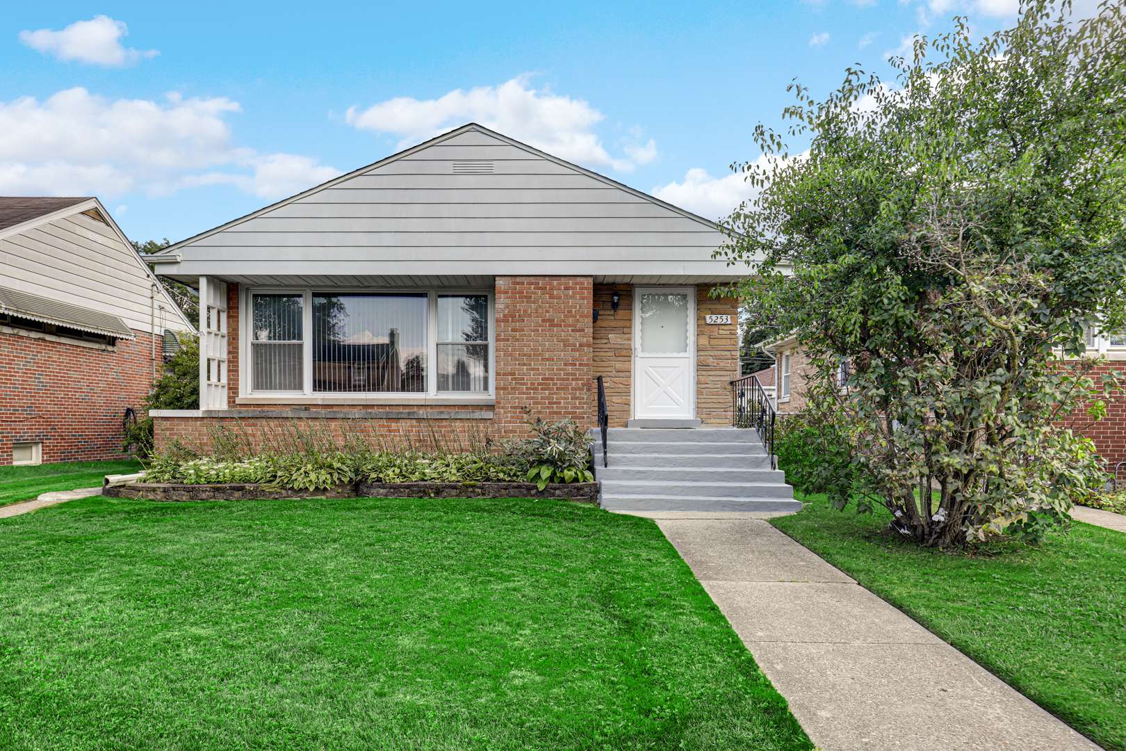 5253 Davis ST, Skokie, IL 60076