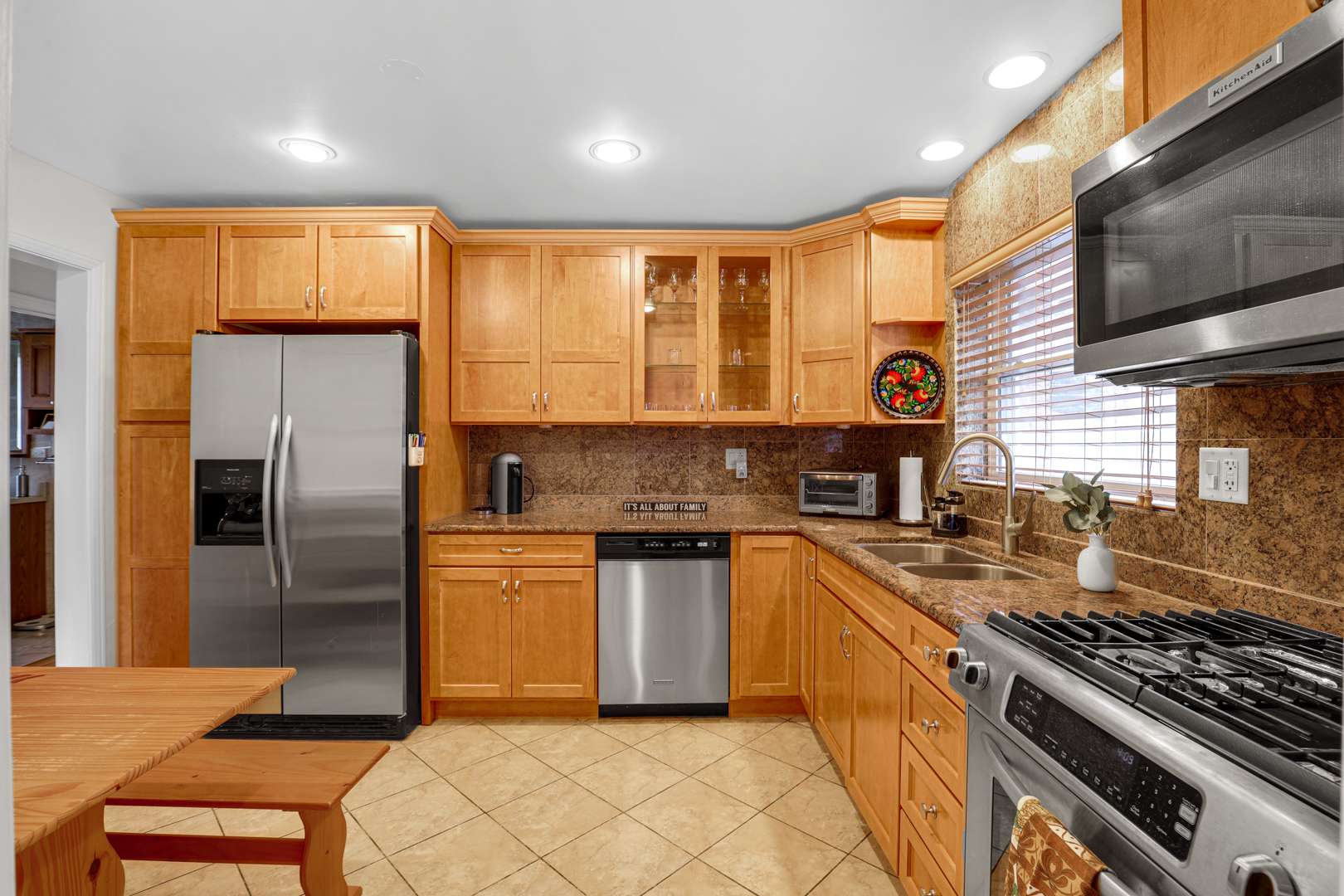 5253 Davis ST, Skokie, IL 60076