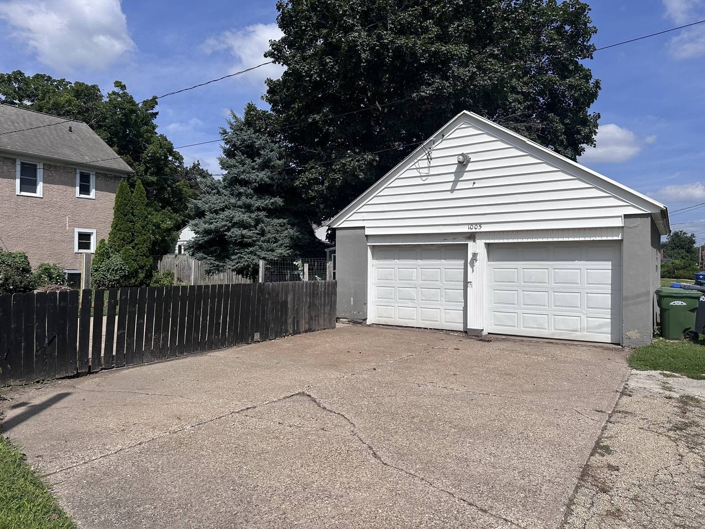 1005 3rd ST, Clinton, IA 52732