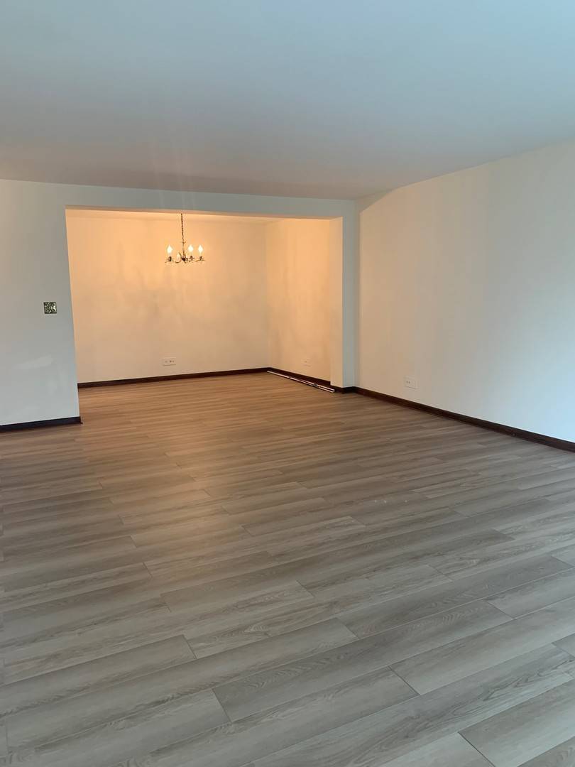 600 Thames Pkwy #3D, Park Ridge, IL 60068
